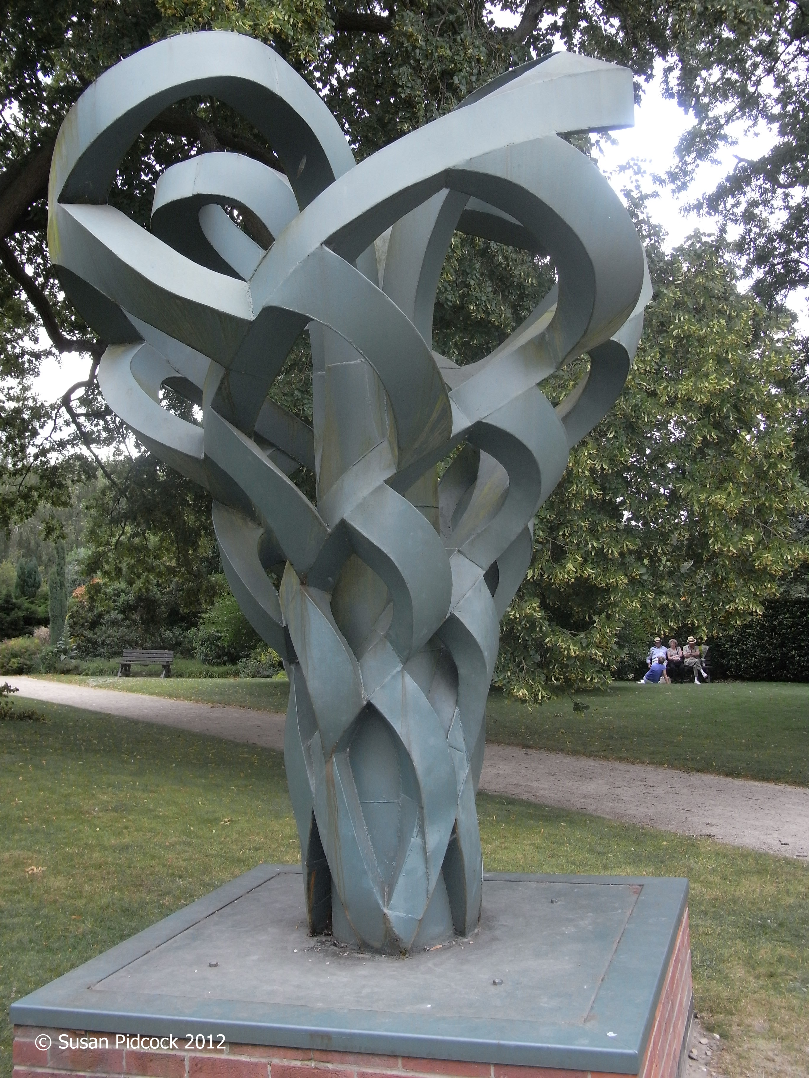 Metal sculpture, Rufford Park